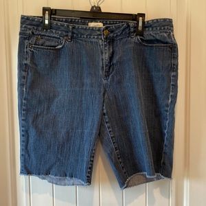 Women’s Ann Taylor loft blue Jean shorts with cutoff edges size 14